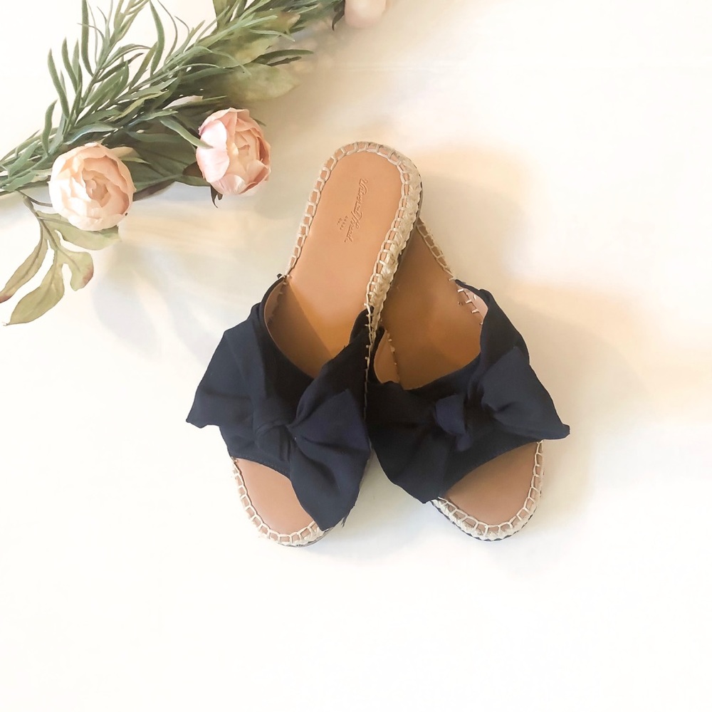 Universal Thread blue suede bow sandals